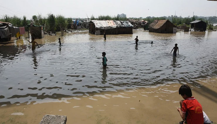 दिल्ली : बाढ़ का खतरा बढ़ा, यमुना का पानी खतरे के निशान से ऊपर, कई इलाकों को कराया गया खाली 