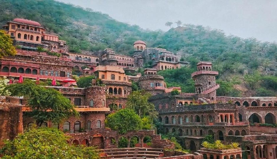 10 Places You Must Visit in Delhi