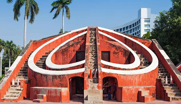 delhi,places to visit in delhi,tourist attraction in delhi,jantar mantar,india gate,rashtrapati bhavan,red fort,raj ghat,qutub minar,connaught place