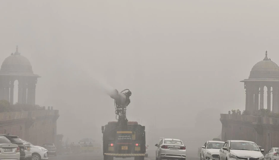 हवा में घुला जहर! दिल्ली में सांस लेना अब भी मुश्किल,  AQI 233 पहुंचा, बढ़ी धुंध और हल्की ठंड
