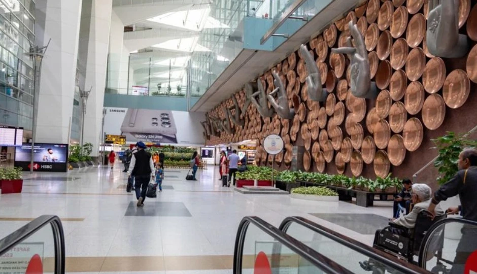 800 उड़ानों की देरी के बाद दिल्ली एयरपोर्ट ने जारी की नई एडवाइजरी, जानिए क्या है ताज़ा अपडेट