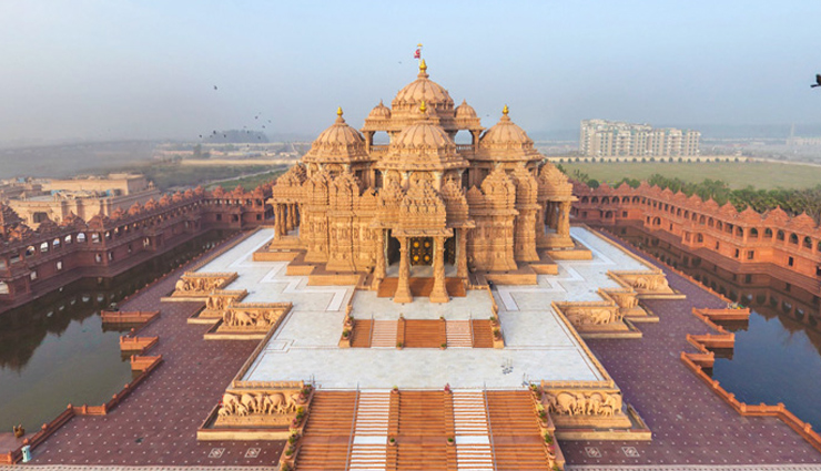 छुट्टियों में परिवार संग जाए उत्तर भारत के इन 10 प्रसिद्द मंदिरों के दर्शन करने north india iconic temples,popular temples in northern india,must-visit temples of north india,ancient temples in north india,sacred temples of northern india,north india revered temple sites,famous northern indian temples,historic temples in north india,spiritual centers in north india,northern india temple heritage