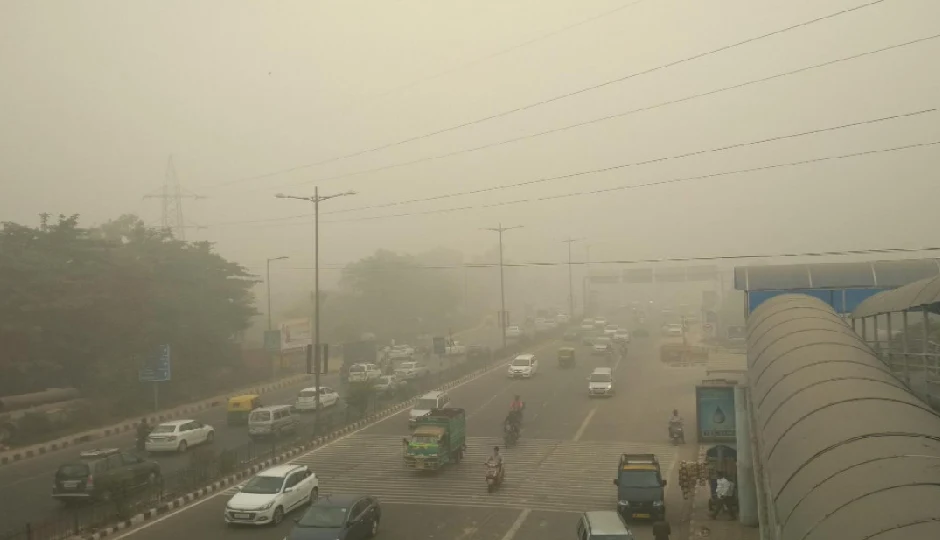 दिल्ली-एनसीआर में हवा हुई ज़हरीली, एक्यूआई 400 पार; ग्रेप-3 के तहत सख्त नियम लागू