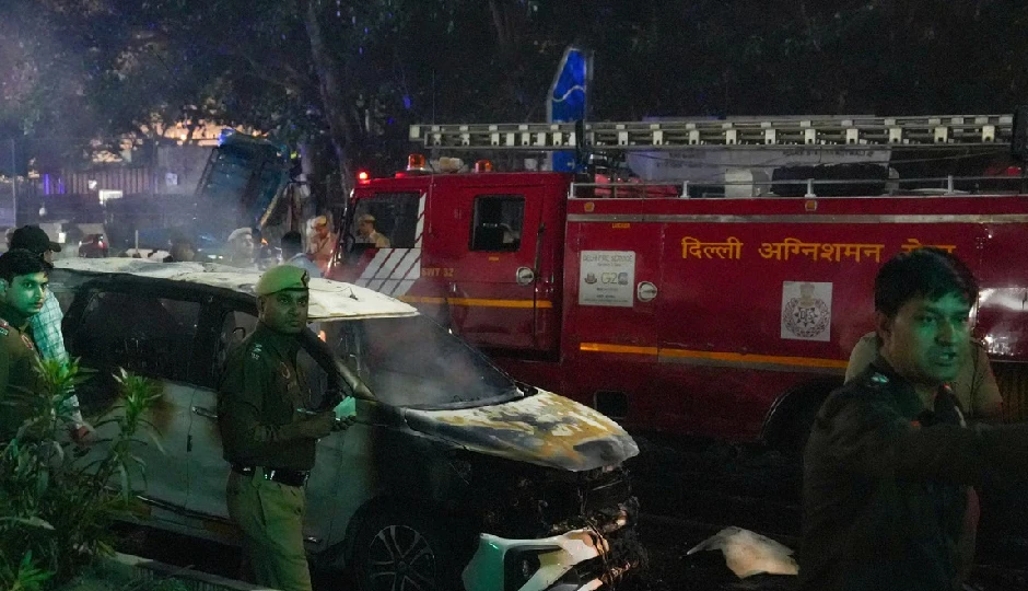 लाल किला ब्लास्ट: चश्मदीद ने बताई खौफनाक आंखों-देखी, फेफड़ा और कटे हाथ तक नजर आए