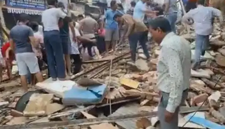 दिल्ली: सब्जी मंडी इलाके में 4 मंजिला इमारत ढही, कई लोगों के दबे होने की आशंका