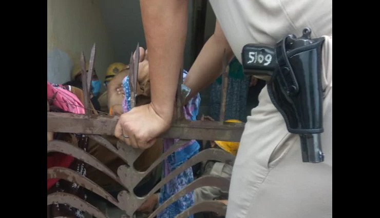 delhi,building,grill,building,man,news