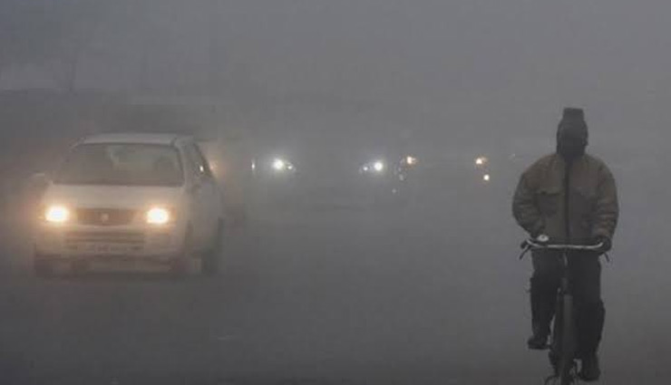 दिल्ली में ठंड का कहर, सुबह 6 बजे 5.6 डिग्री दर्ज किया गया तापमान, वायु प्रदूषण में कोई कमी नहीं