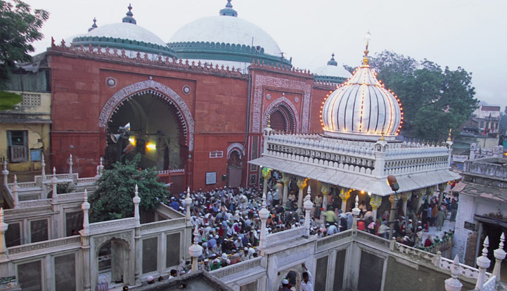 दिल्ली के आकर्षण को बढ़ाने का काम करती हैं ऐतिहासिक महत्व वाली ये 8 दरगाह