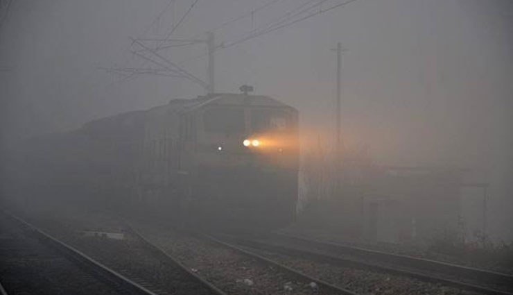  कोहरे की मार: 211 ट्रेनें लेट, 450 उड़ानों में देरी, 21 डायवर्ट, 40 कैंसिल