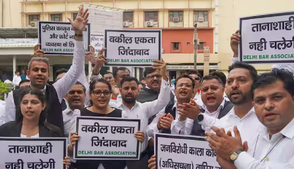 दिल्ली की अदालतों में फिर ठप रहेगा काम, 8 सितंबर से वकीलों की हड़ताल; पुलिस की कोर्ट में मौजूदगी बनी विवाद का कारण