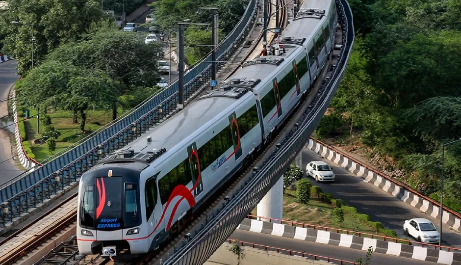 दिल्ली मेट्रो के किराए में 8 साल बाद बढ़ोतरी, जानें अब किस रूट पर कितना लगेगा
