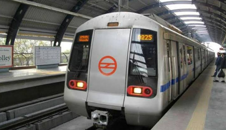 दिल्ली मेट्रो ट्रैक पर कूदा शख्स, रेड लाइन के परिचालन में हुई देरी