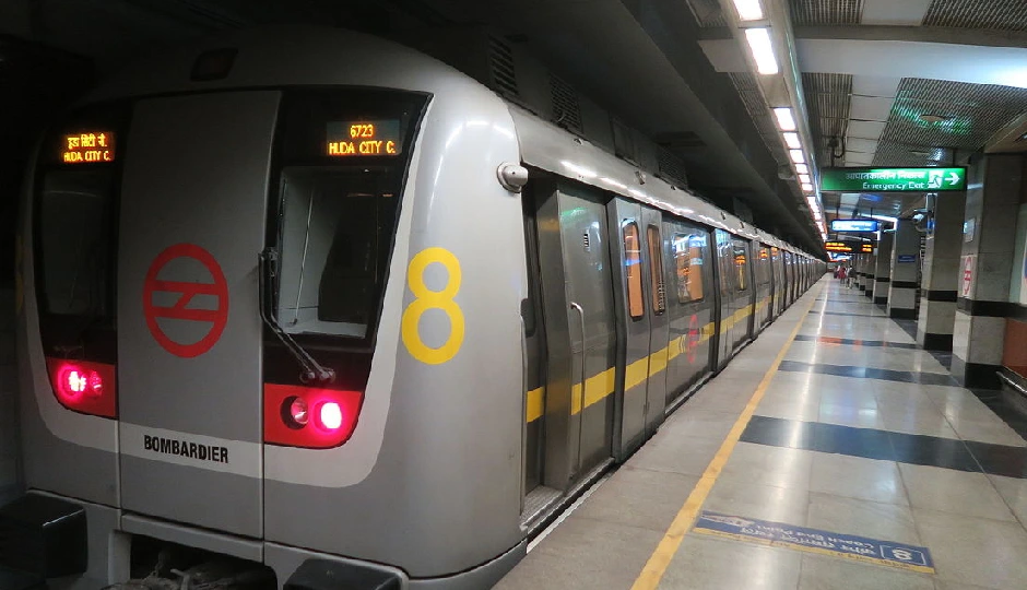 दिल्ली मेट्रो से सफर करने वालों के लिए बड़ी खबर, अब जेब पर पड़ेगा ज्यादा बोझ, बढ़ा किराया