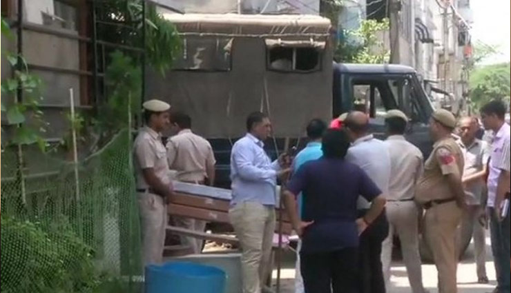 दिल्ली: सरकारी नौकरी से रिटायर बुजुर्ग दंपति और उनकी नौकरानी की हत्या
