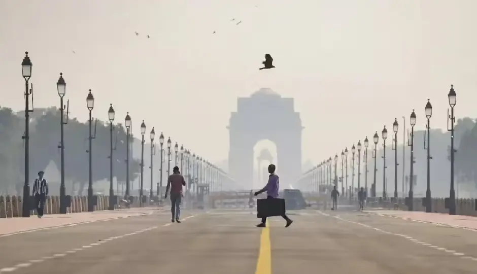 दिल्ली-NCR में ठंड और कोहरे से मिली राहत, हवा की गुणवत्ता में सुधार; जानें आपके इलाके का AQI
