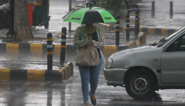 दिल्ली वालों के लिए अच्छी खबर, भीषण गर्मी से मिल सकती है राहत, अगले 2 घंटों में बारिश की संभावना 