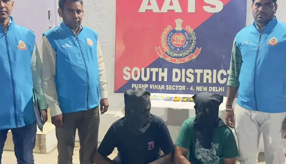 दिल्ली में बड़ी कार्रवाई: ठक-ठक गैंग के 2 बदमाश गिरफ्तार, 500 महिलाओं को निशाना बनाने वाला ब्लैकमेलर भी पकड़ा गया
