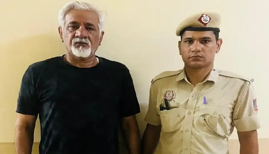 ‘दिल्ली में सब चलता है’, मालवीय नगर अग्निकांड के बाद होटल मालिक का चौंकाने वाला बयान