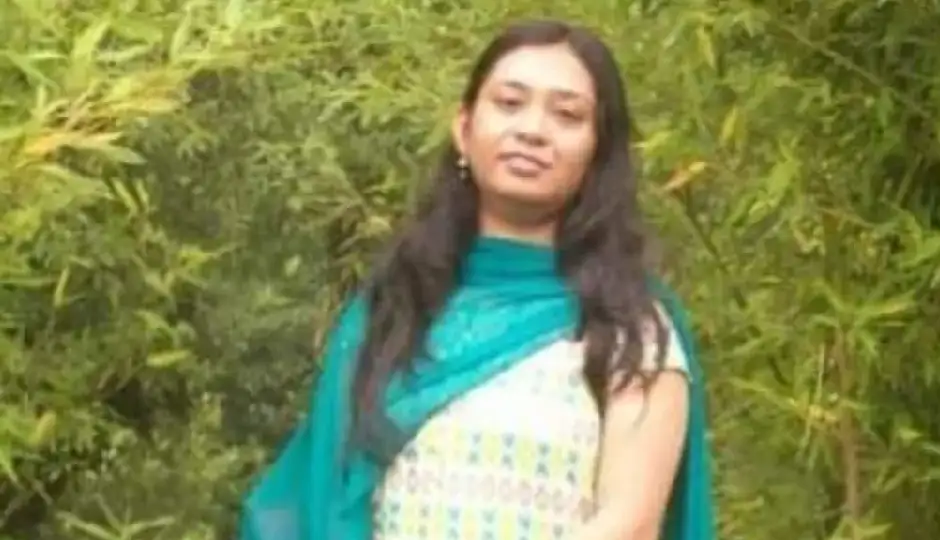 DU की सहायक प्रोफेसर फ्लैट में मृत मिलीं, बहन ने दरवाजा तोड़कर देखा तो सामने आया खौफनाक मंजर