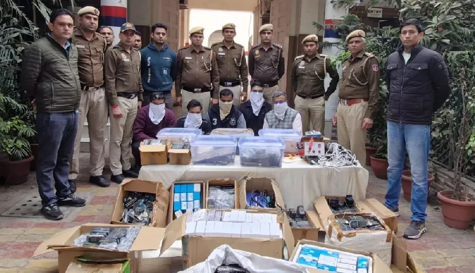 दिल्ली के करोल बाग में अवैध मोबाइल फैक्ट्री का पर्दाफाश, 5 आरोपी गिरफ्तार