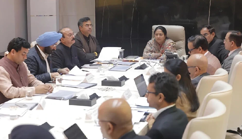 दिल्ली की सड़कों पर अब सिर्फ DTC बसें, ‘नो PUC-नो फ्यूल’ पर सख्ती; कैबिनेट बैठक में बड़े फैसले