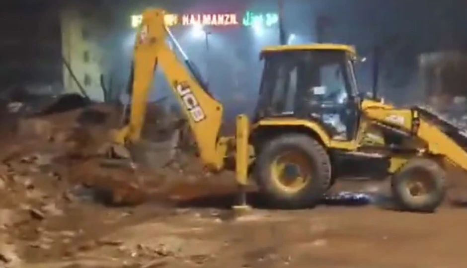 दिल्ली में देर रात चला बुलडोजर, फैज-ए-इलाही मस्जिद के आसपास MCD की सख्त कार्रवाई