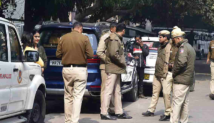 दिल्ली के ज्योति नगर में 2 गुटों के बीच ताबड़तोड़ फायरिंग, 5 घायल, मची अफरातफरी