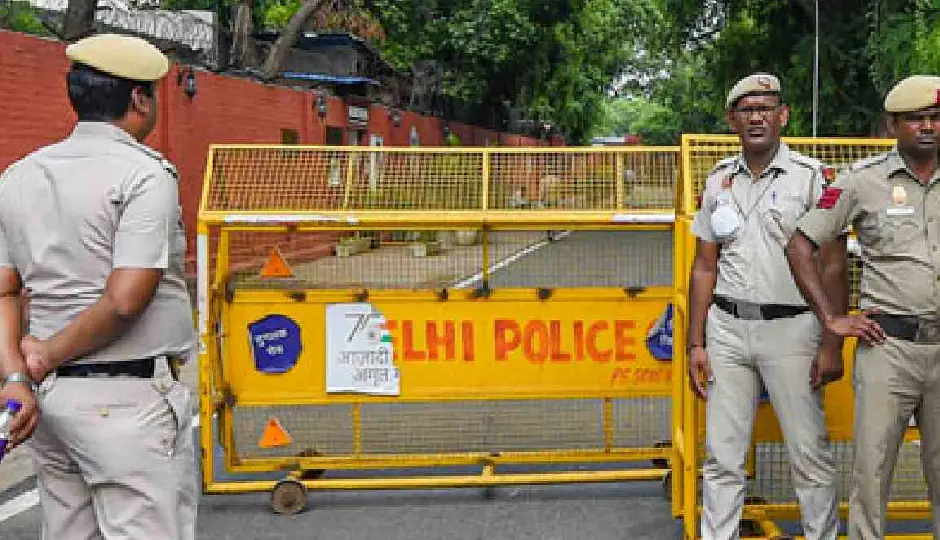 दिल्ली में मामूली विवाद बना जानलेवा: डिलीवरी बॉय की पुलिसकर्मी ने गोली मारकर की हत्या, हेड कॉन्स्टेबल गिरफ्तार