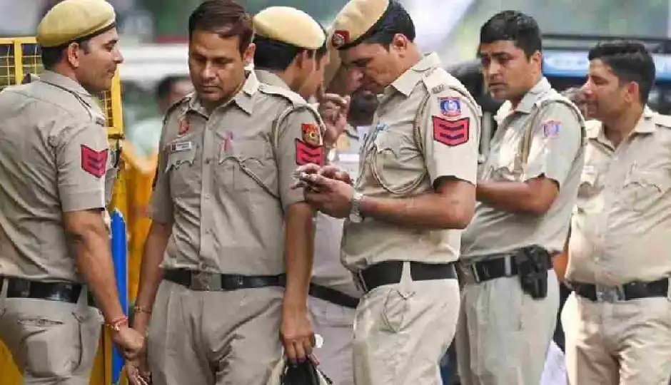PM पर आपत्तिजनक पोस्ट को लेकर दिल्ली पुलिस का बड़ा एक्शन, सोशल मीडिया प्लेटफॉर्म्स को भेजे नोटिस