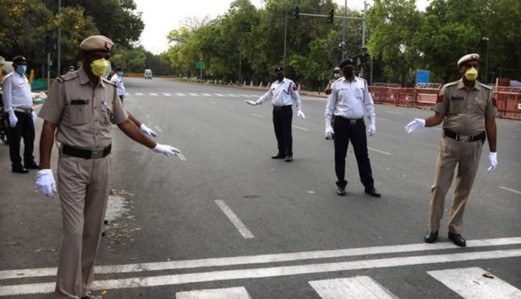 दिल्ली पुलिस ने कायम की नई मिसाल, गर्भवती महिला के लिए बनी फरिश्ता