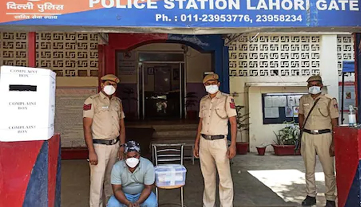 ब्लैक मार्केटिंग! दो ऑक्सीजन सिलेंडर के साथ दिल्ली पुलिस ने शख्स को किया गिरफ्तार
