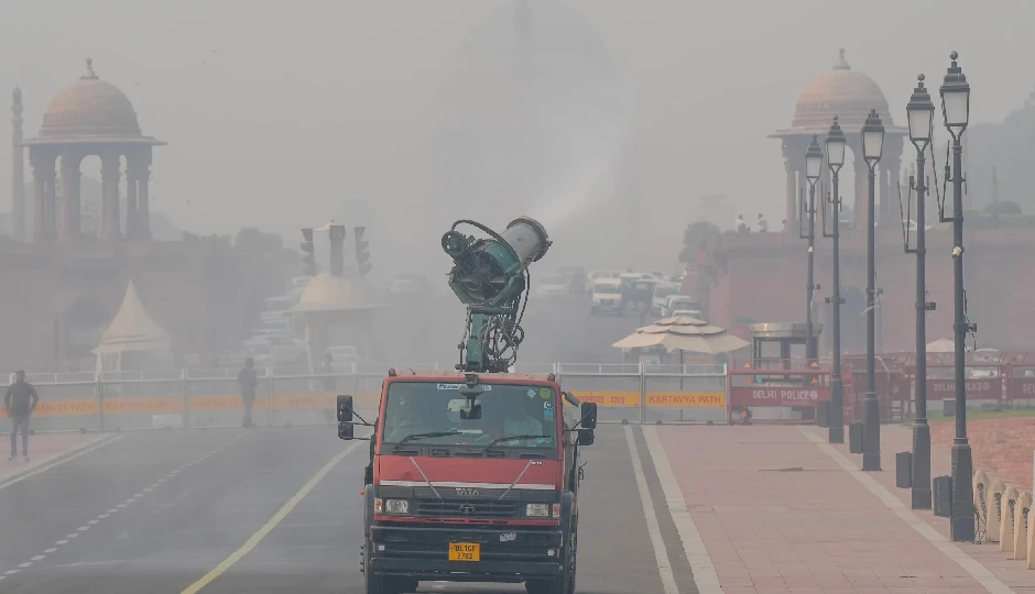 सांस लेने में दिक्कत! दिल्ली का AQI 400 पार, 34 इलाके रेड जोन में