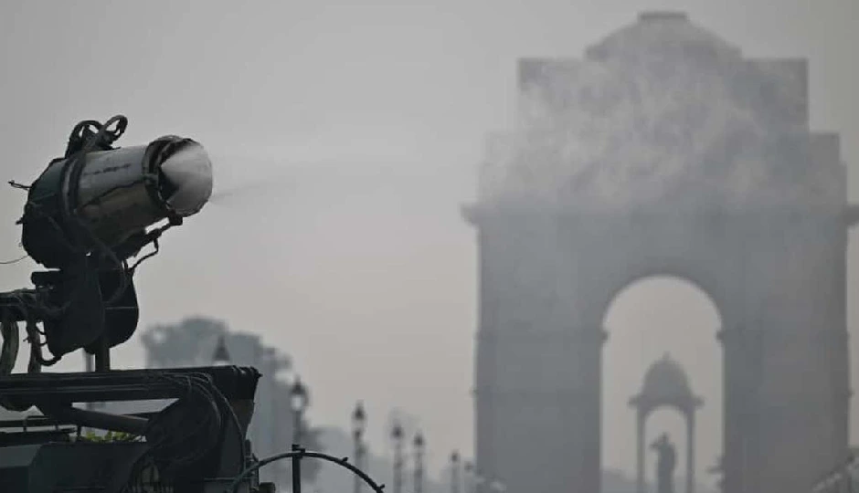 प्रदूषण से बेहाल दिल्ली, 12 इलाकों में AQI 400 पार