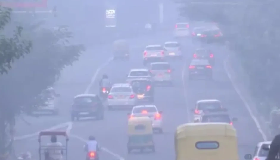 Delhi AQI Improves to ‘Poor’ at 235 as City Wakes Up to Chilly, Windy Saturday; GRAP Stage-III Lifted