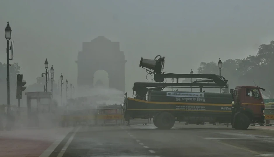 दिल्ली: दिवाली के बाद भी नहीं थम रहा प्रदूषण, AQI पहुंचा खतरनाक स्तर पर