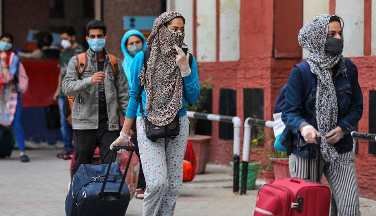 यात्रियों के सामने आया नया संकट, ट्रेन से दिल्ली तो आ गए लेकिन आगे कैसे जाएं...