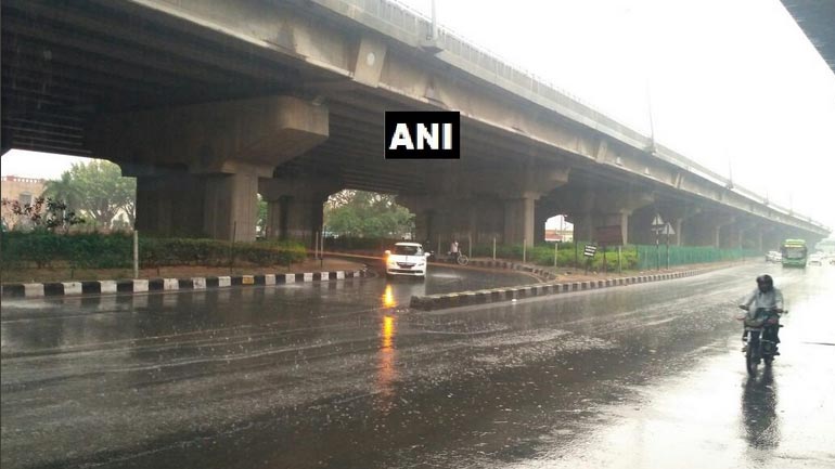 दिल्ली-एनसीआर समेत देश के कई हिस्सों में बिन मौसम बारिश, फसलों को हो सकता है नुकसान 
