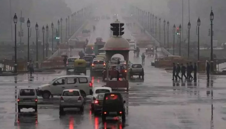 पहाड़ी इलाकों में बर्फबारी, दिल्‍ली-NCR समेत कई राज्यों में शुरू हुई बारिश