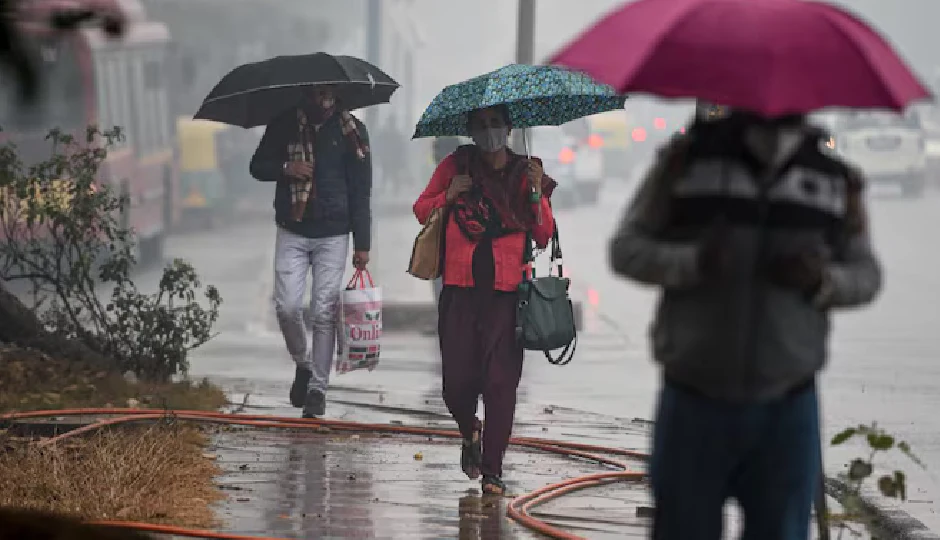 दिल्ली में मौसम लेगा करवट, गरज-चमक के साथ बारिश का अलर्ट, IMD ने किया सतर्क