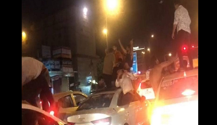 motor vehicle act,hoodie,du,road,car,delhi police,delhi news,news,news in hindi