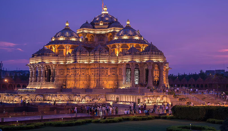 दिल्ली के इन 10 मंदिरों में हमेशा लगा रहता है भक्तों का तांता, बेहद मनमोहक रहता हैं माहौल 