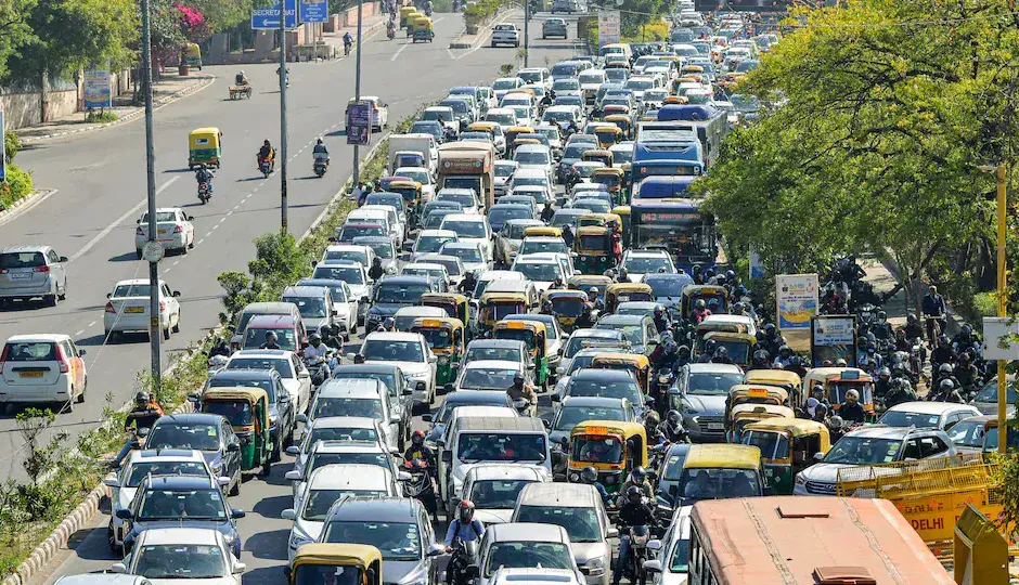 दिल्ली में आज से BS-VI वाहनों को ही मिलेगी एंट्री, प्रदूषण रोकने के लिए सरकार का सख्त कदम