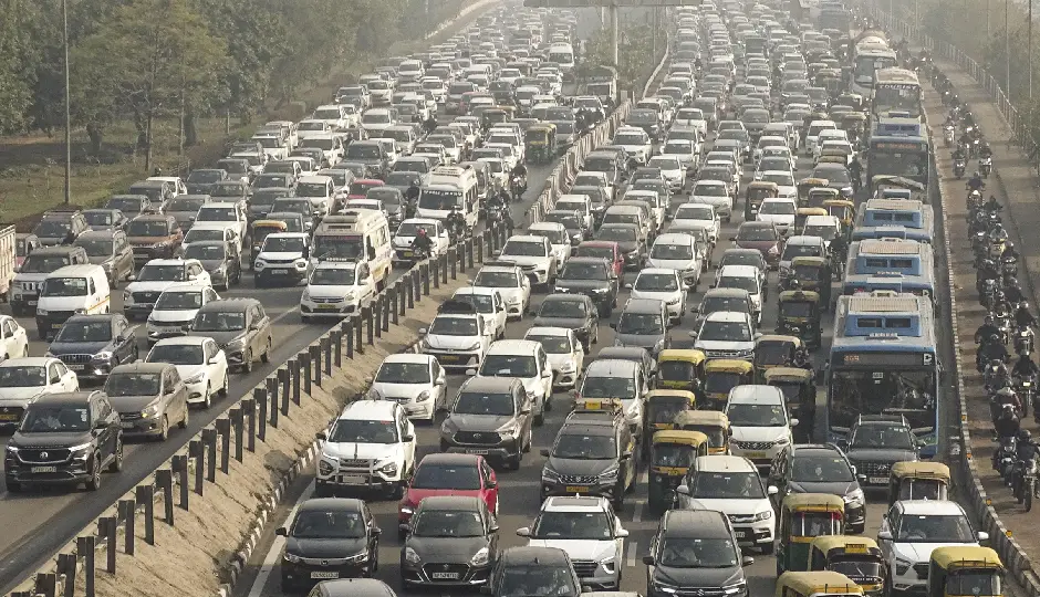 दिल्ली में वाहन चलाने से पहले समझ लें नियम, जानिए BS4 और BS6 गाड़ियों में क्या है फर्क