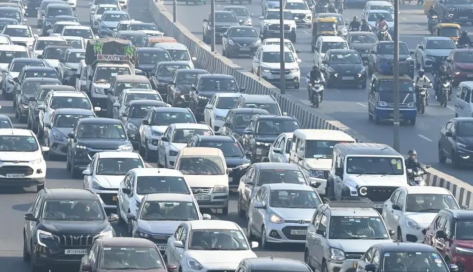 सुबह 8–10 और शाम 5–9 बजे तक दिल्ली के 20 मार्गों पर रहेगा प्रतिबंध, ट्रैफिक पुलिस की एडवाइजरी जारी