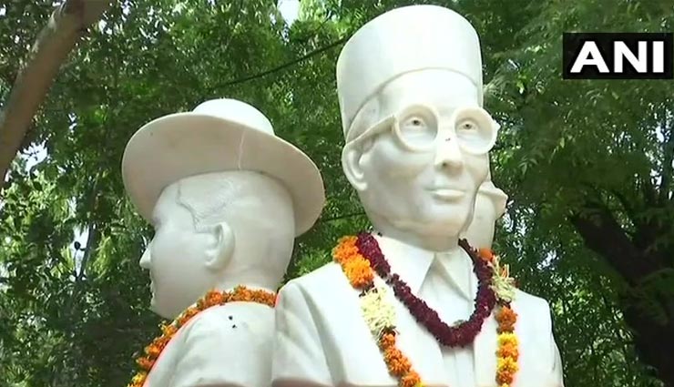 DU कैंपस में वीर सावरकर की मूर्ति पर NSUI ने पोती कालिख, जूतों की माला पहनाई, ABVP ने लगवाई थी मूर्ति