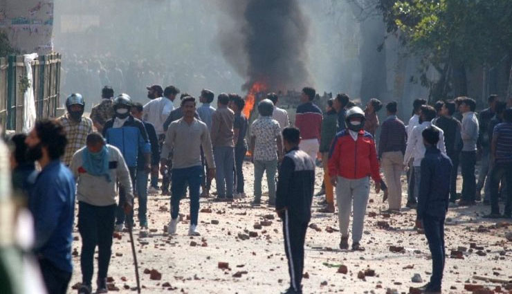दिल्ली हिंसा : एक हफ्तें पहले से शुरू हो गई थी तैयारी, ट्रैक्टरों में भरकर मंगवाई गई थी ईंटें, रिपोर्ट में चौकाने वाला खुलासा!