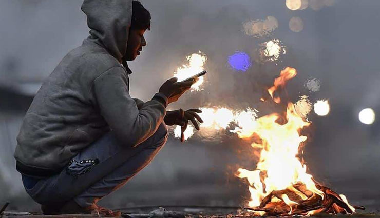 दिल्ली में पड़ रही है कड़ाके की सर्दी, लोग परेशान, न्यूनतम पारा 5.2 डिग्री पहुंचा 