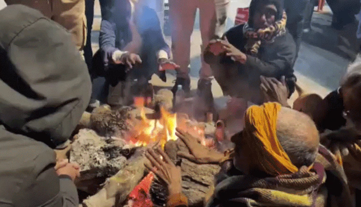 दिल्ली-NCR में घना कोहरा, एयरपोर्ट पर दृश्यता शून्य होने से उड़ानें प्रभावित, वायु गुणवत्ता गंभीर श्रेणी में dense fog delhi-ncr,zero visibility delhi,foggy weather delhi,delhi fog updates,delhi-ncr fog news,fog delays flights delhi,foggy conditions delhi,delhi air quality,delhi fog advisory,delhi fog impact