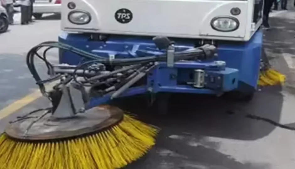 दिल्ली में धूल प्रदूषण पर सख्त रुख के बाद PWD हुआ सक्रिय, 200 मेंटेनेंस वैन उतरीं सड़कों पर