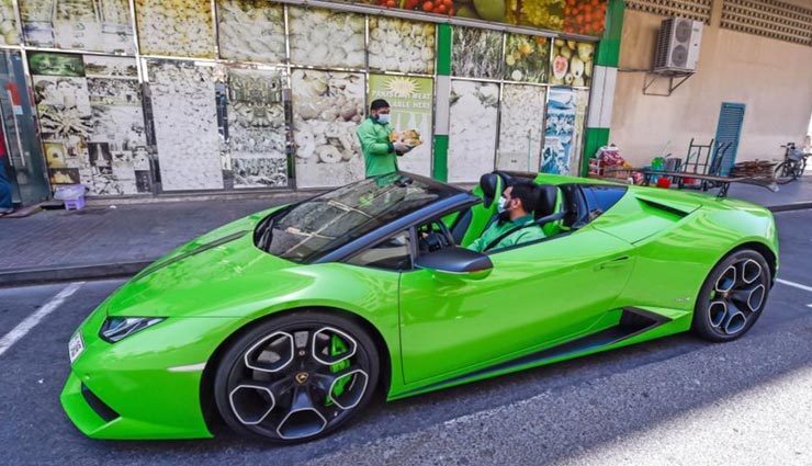 यह शख्स करोड़ों रूपये की कार लैंबोर्गिनी से करता हैं आम की डिलीवरी, चहरे पर मुस्कान ला देगी वजह